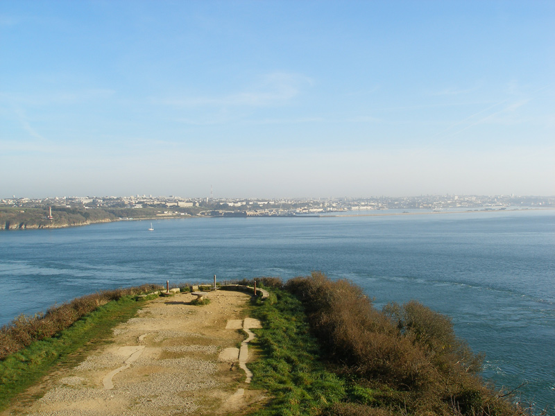 Ur sell ouzh lenn-vor Brest diwar beg ar Spagnoliz. Mestroniañ al lenn-vor en he fezh a c’heller ober diwar ar beg-mañ a strisha hec’h ode. Aotre gant ti-kêr Rozkañvel.