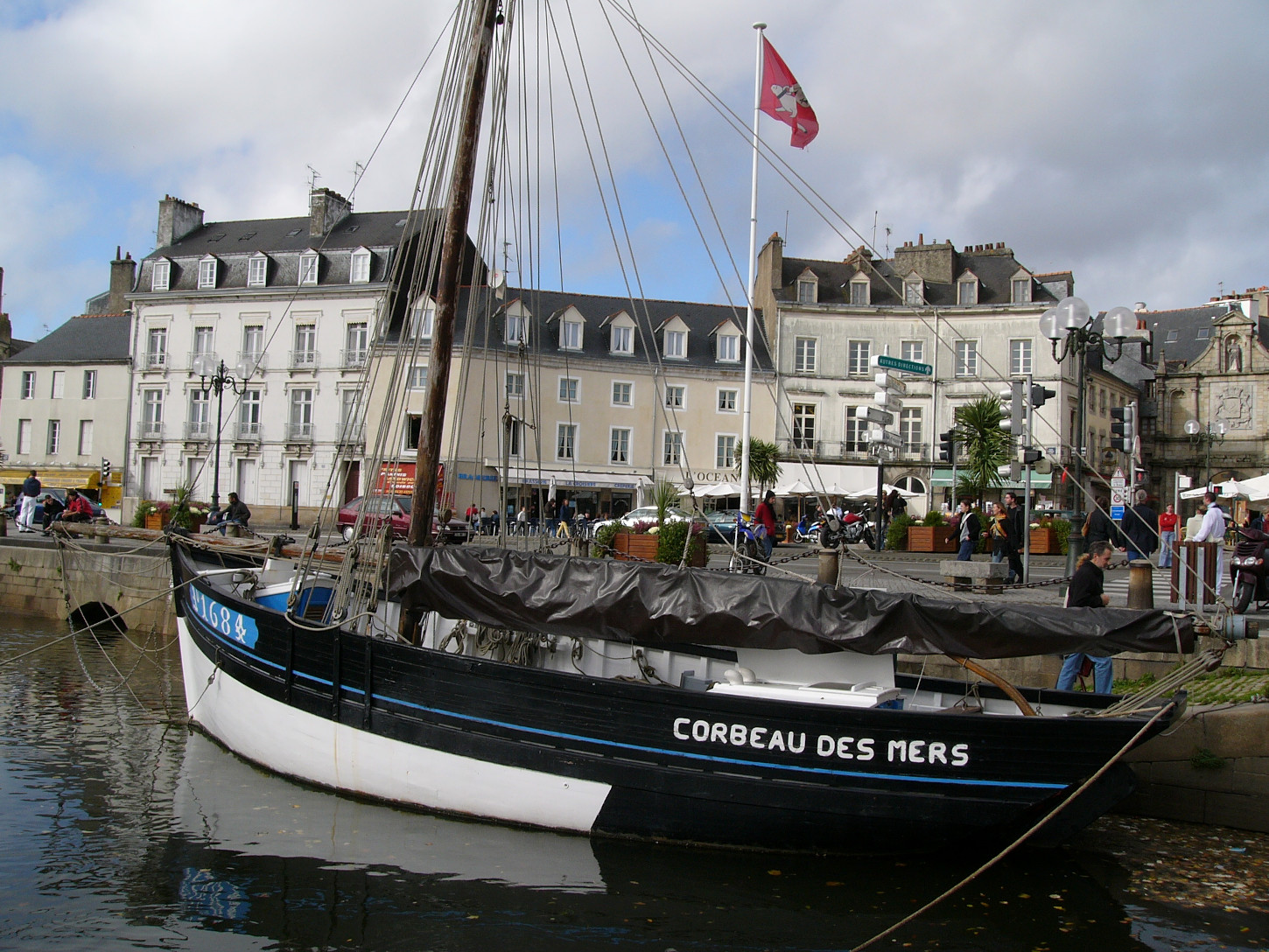 Ar vag Corbeau des mers, a zo bremañ e dalc’h Mirdi Sant Marsel, amañ e porzh Gwened. Wikicommons.