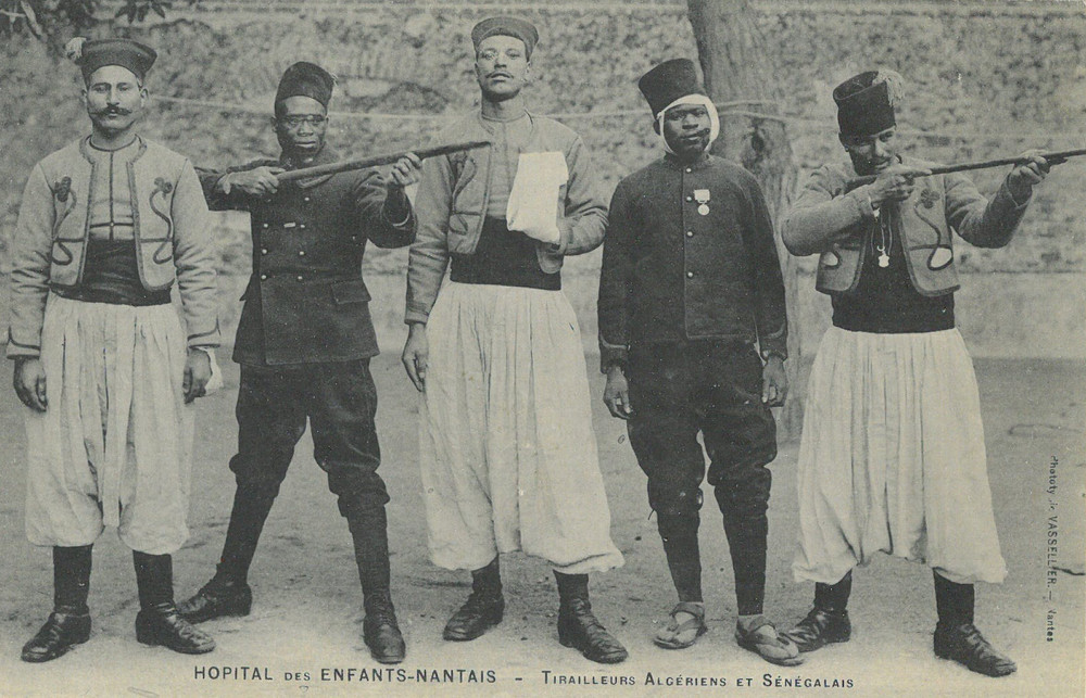 Tirailleurs algériens et sénégalais blessés en convalescence à Nantes - Collection Alain Breteau