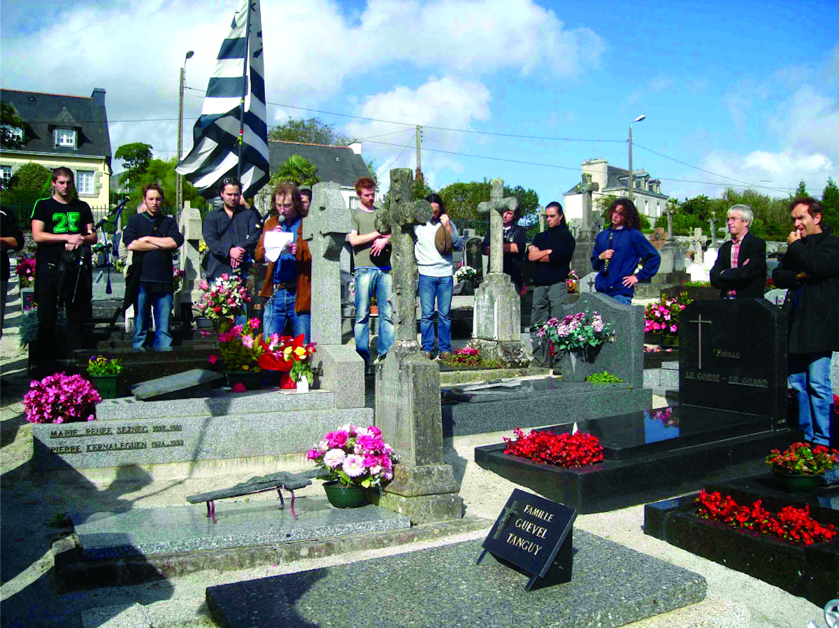 Al lid e koun Yann-Kael Kernalegenn, merzher kentañ an FLB, e bered Kerfeunteun e Kemper e miz gwengolo 2006. Foto gant Erwan Chartier