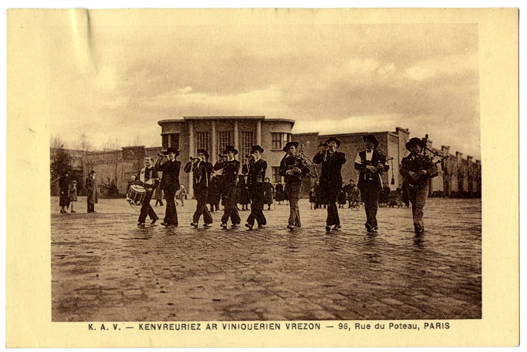 Kenvreuriez ar Viniaouerien, kartenn-bost tennet eus dalc'had dielloù ar gefridi war ar folklor e Breizh-Izel (1939), Archives nationales (dalc'had mirdi broadel an arzoù hag an hengounioù pobl).