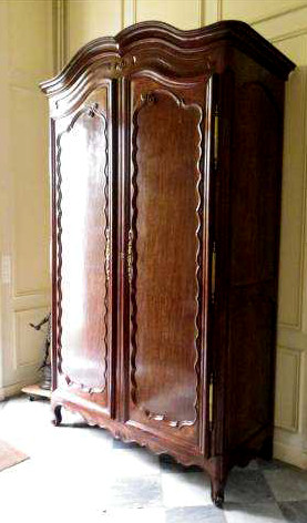 Armoire d’origine nantaise en acajou - Photo Jean-Yves Le Bot Armoire d’origine nantaise en acajou - Photo Jean-Yves Le Bot