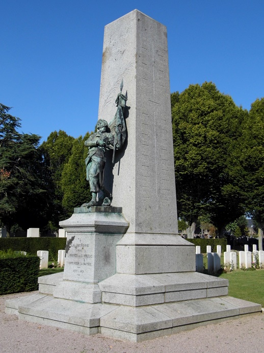 Monumant gouestlet d’ar re marvet evit Bro-Frañs e-kerzh ar brezel 1870-1871, e bered Kornog Sant-Brieg. A-raok bezañ kaset da vered ar C’hornog e oa ar monumant-mañ war Blasenn-Veurzh, a-steud gant ar straed Alsace-Lorraine. - Jérôme Floury