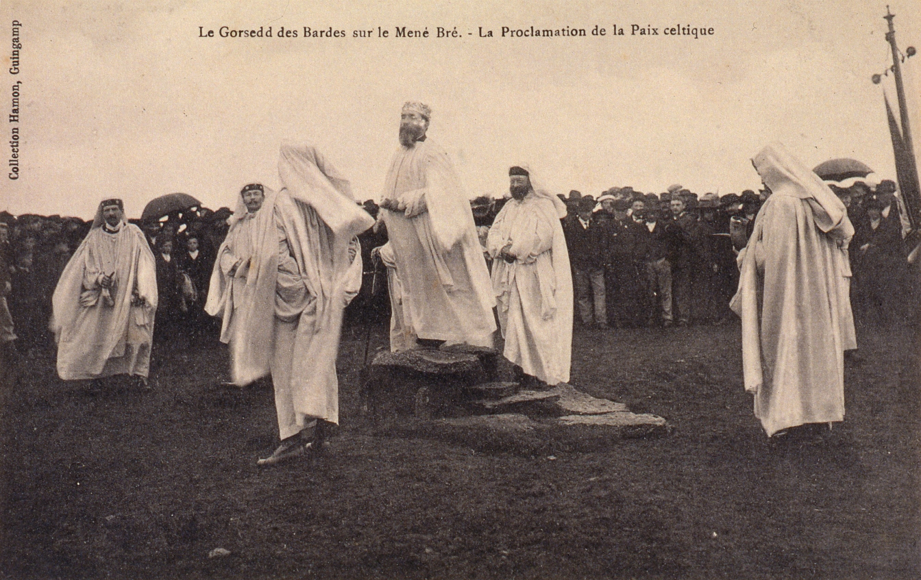 Goursez ar Mene Bre, d'ar 14 a viz Gwengolo 1909. An embann a beoc’h geltiek gant an drouiz-meur Kaledvoulc’h (Yves Berthou). Kartenn-bost. Kreizenn an Enklaskoù Breizhek ha Keltiek -SBI-Brest, Font Yves Berthou.