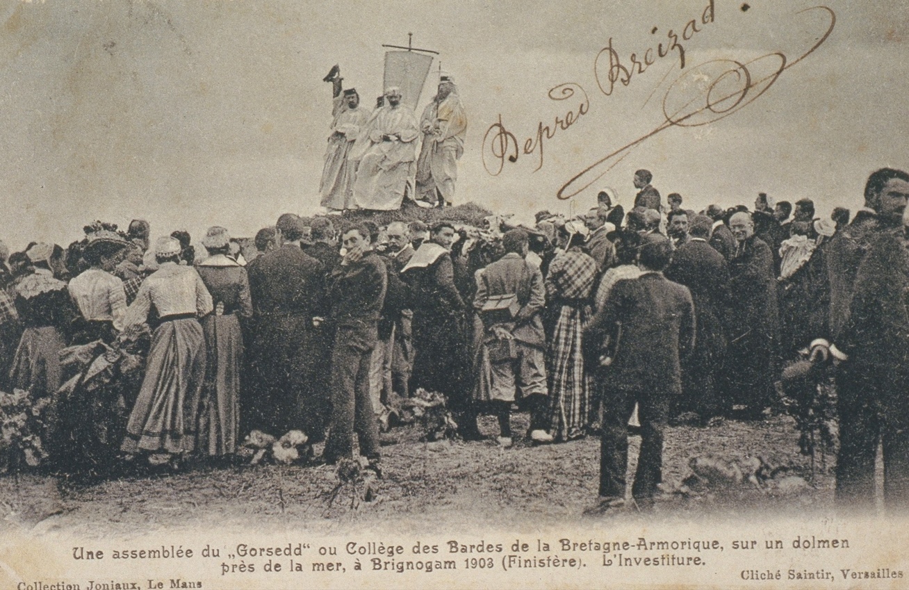 Yann ar Fusteg (Iann Ab Gwillerm) o kas en-dro ar c’hentañ lid publik e Goursez Breizh Brignogan, d’an 10 a viz Gwengolo 1903. Kartenn-bost. Kreizenn an Enklaskoù Breizhek ha Keltiek -SBI-Brest, Font Yves Berthou.