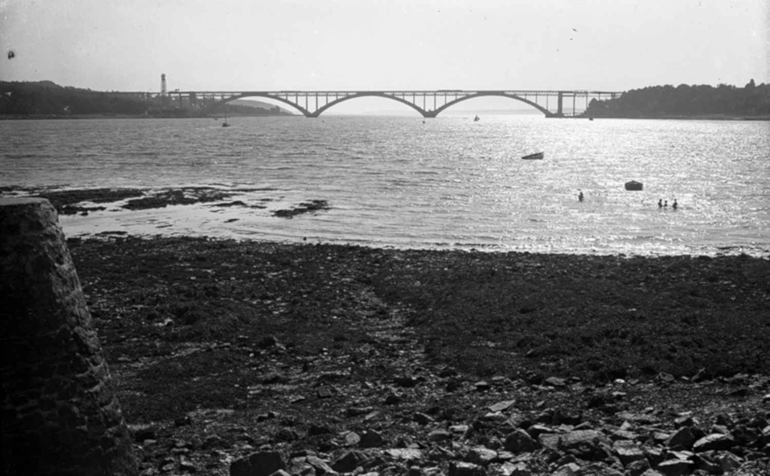 Pont Plougastell er pellder (bloavezhioù 1930). Mirdi Breizh : 982.0008.945