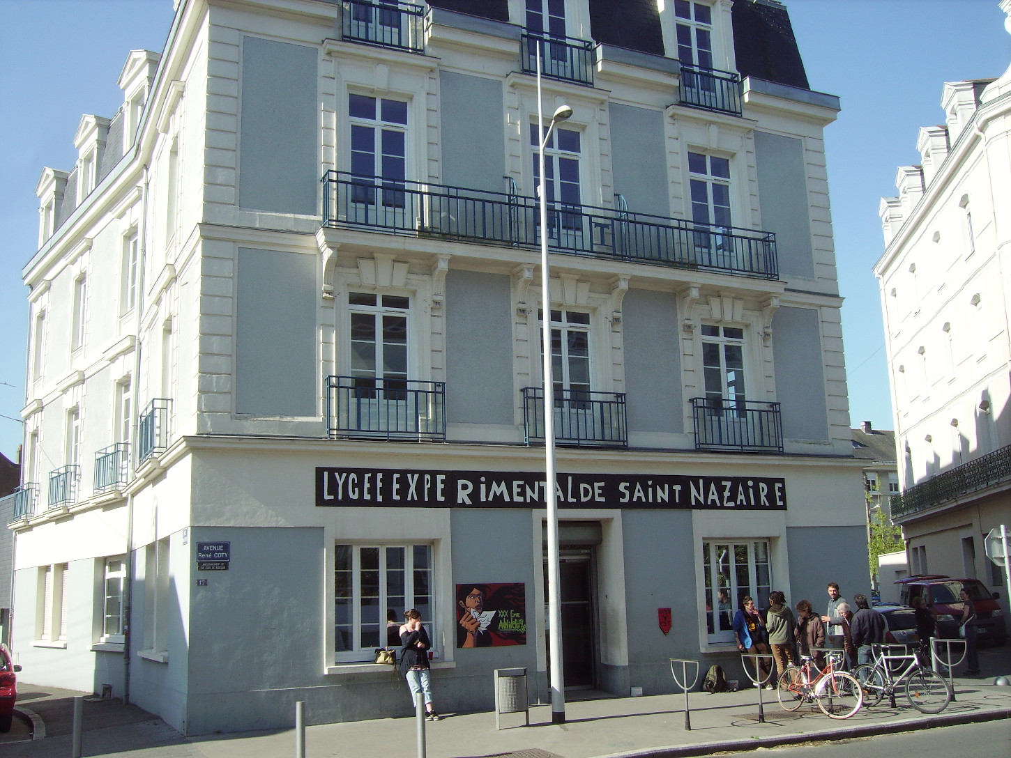 Depuis les années 1990, le Lycée Expérimental a pris ses quartiers dans l’ancien Hôtel de la Compagnie Générale Transatlantique. Photo Hubert Chémereau.