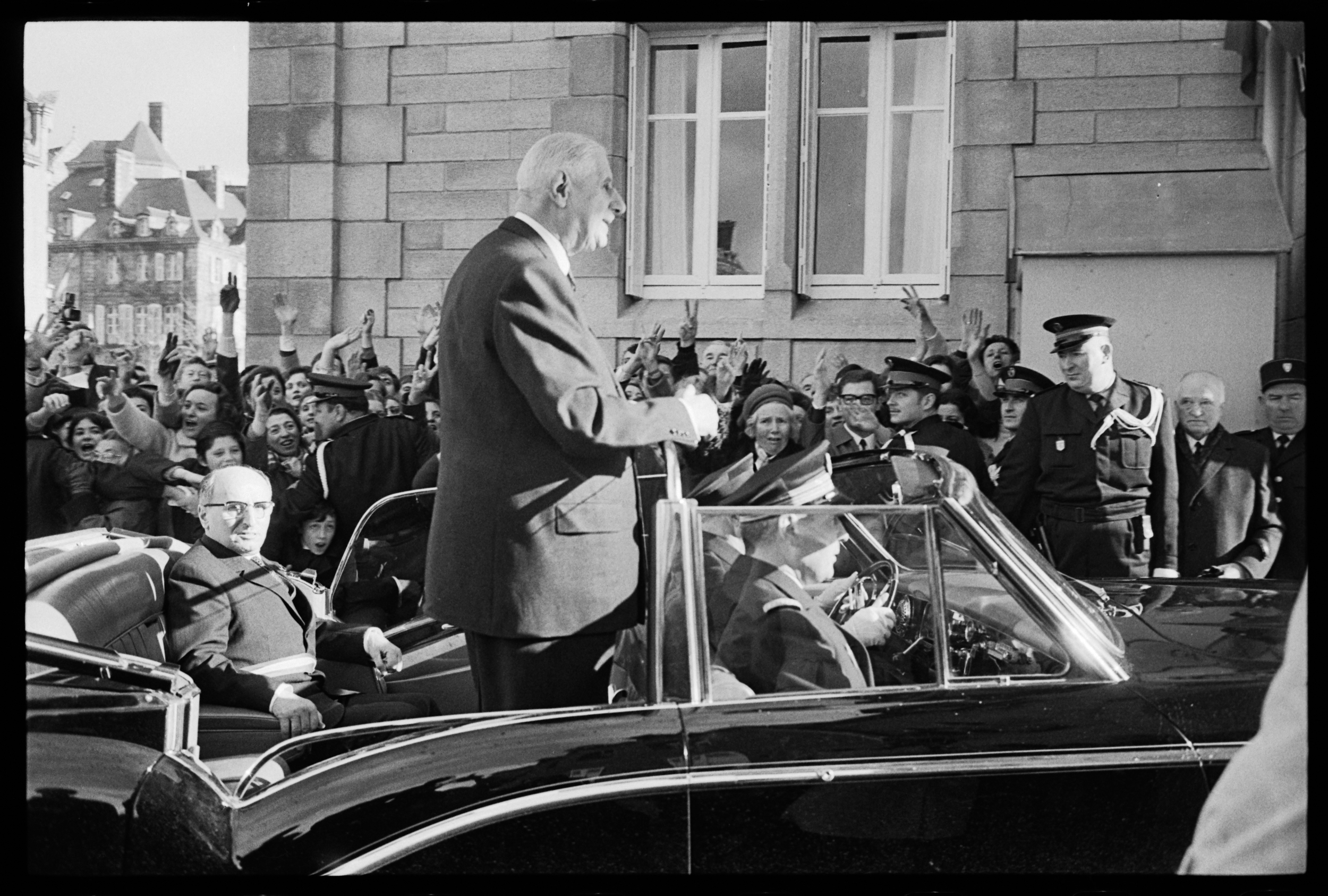 Visite du général de Gaulle à Quimper le 2 février 1969. Photo : S. Michalowski. Source : collections du Musée de Bretagne. Numéro d'inventaire : 986.0028.8014