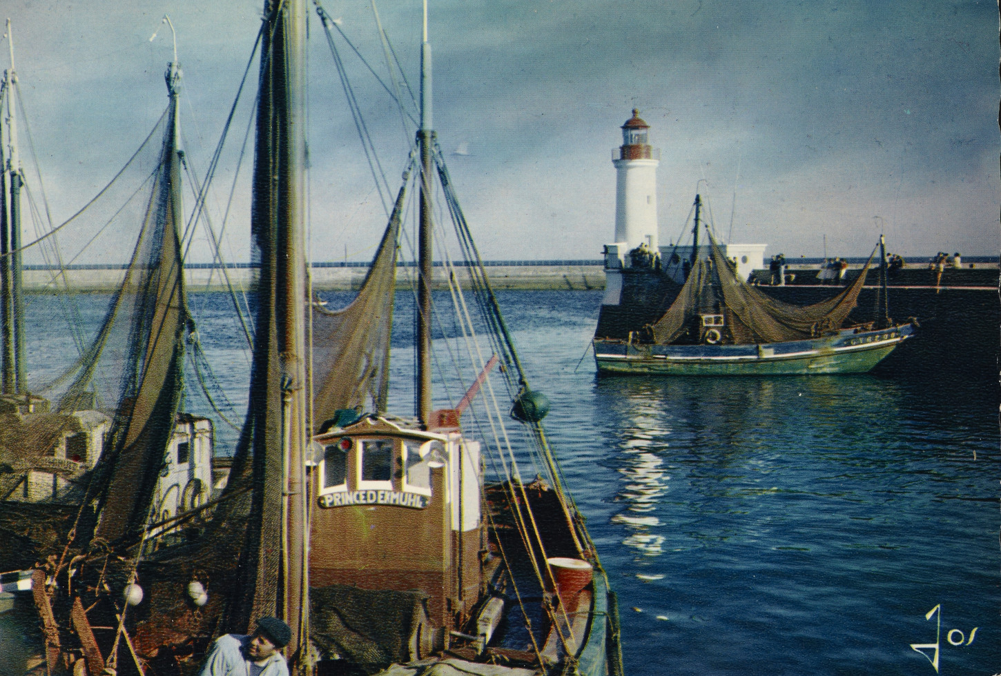 Bateaux de pêche au Guilvinec (carte postale). Musée de Bretagne : 980.0018.764.