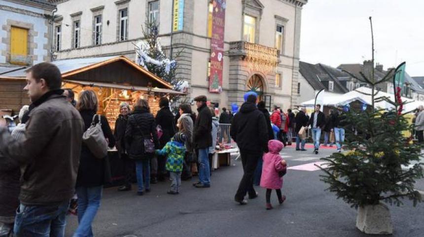 Le marché de Noël au cœur de la ville de Pontivy (27/11/2015) - © Pontivy Journal