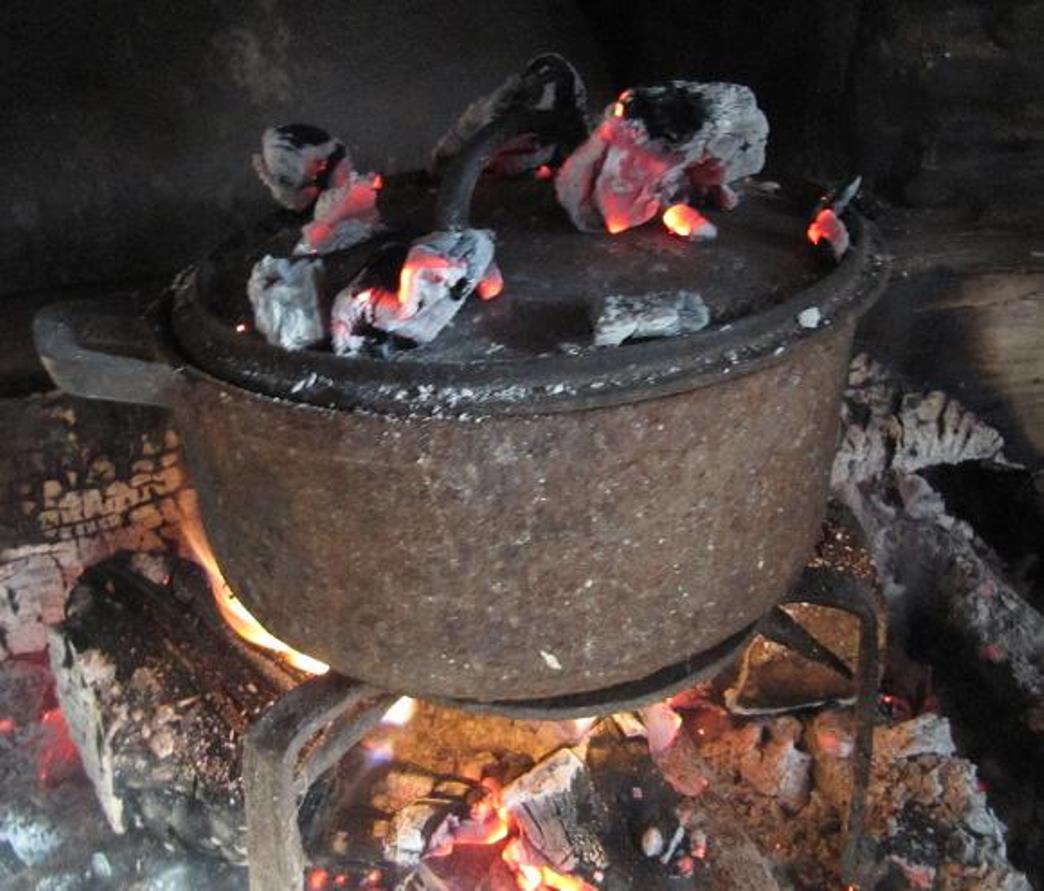 Far des monts d'Arrée cuit feu dessous, feu dessus (ou four au foyer) - Photo : Patrick Hervé