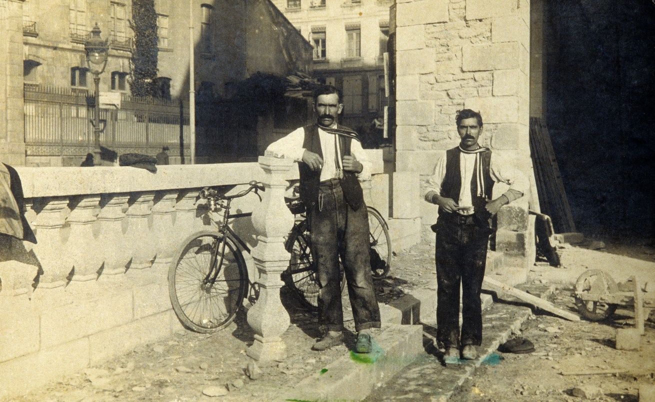 Douarerien, micherourien eus Portugal e Roazhon e 1930 - Trugarez da : Mirdi Breizh