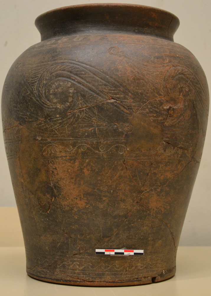 Ul lestr stampoù warni bet kavet e Ploeneg (Penn-ar-Bed), war-dro 375-325 kent JK Foto gant Gadea Cabanillas de la Torre