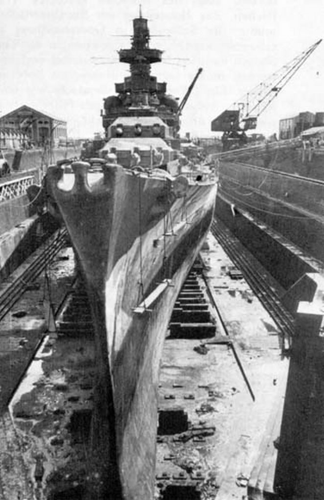 Le Gneisenau en cale sèche à Brest en 1941. Source : diberville.blogspot.fr Le Gneisenau en cale sèche à Brest en 1941. Source : diberville.blogspot.fr