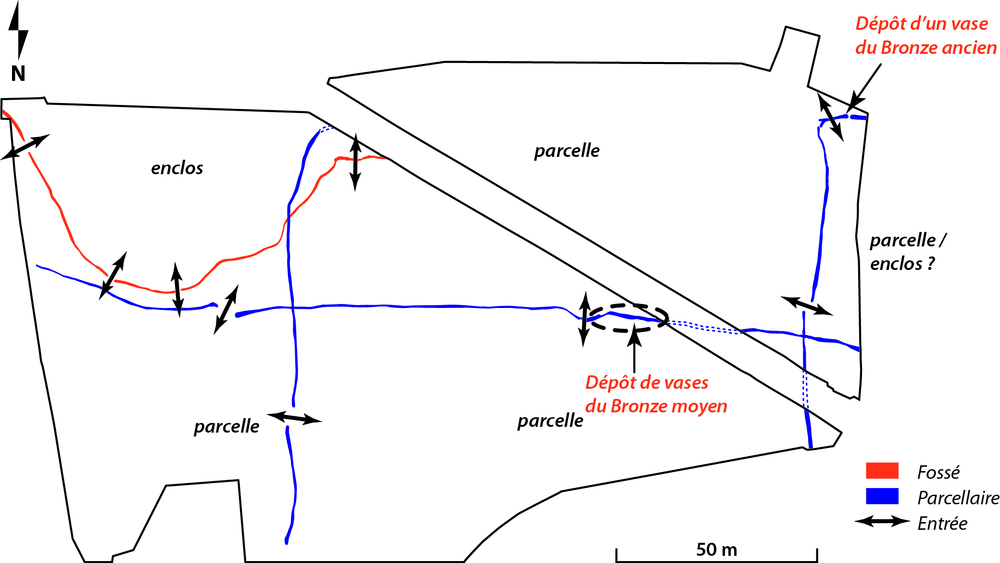 Edifiée vers 1200 av. n. è., l’enceinte de la Tourelle à Lamballe (Côtes-d’Armor) est constituée d’une quinzaine de tronçons de fossés doublés d’un rempart. Des constructions (maison circulaire, greniers ?) adossées au rempart ont pu être reconnues (plan P. Forré, fouille Inrap)