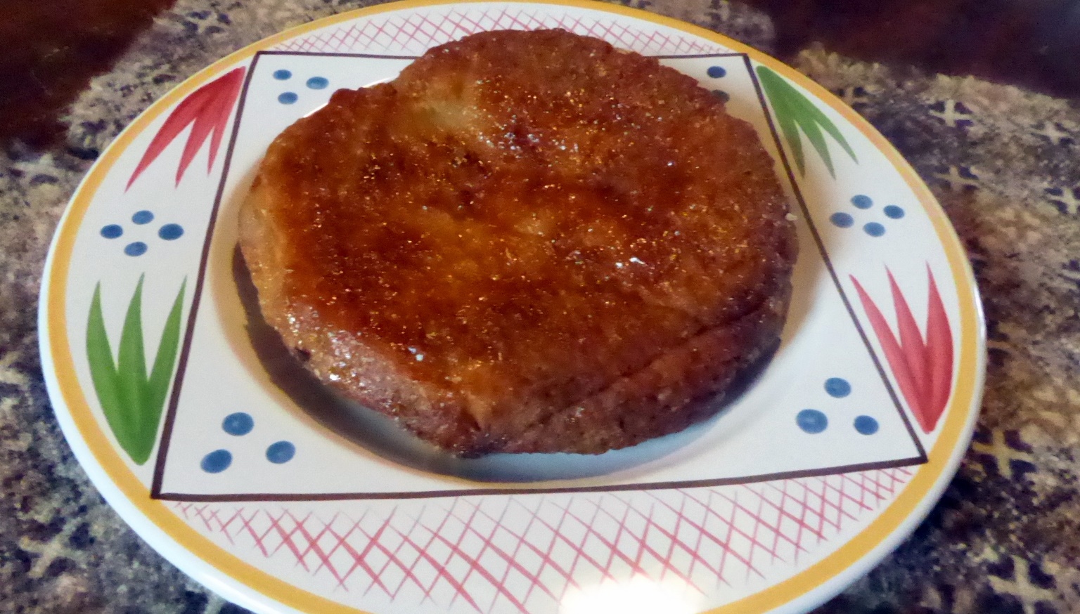 Le kouign amann est une pâtisserie originaire de Douarnenez et emblématique de la Bretagne par l'utilisation du beurre salé en grande quantité.