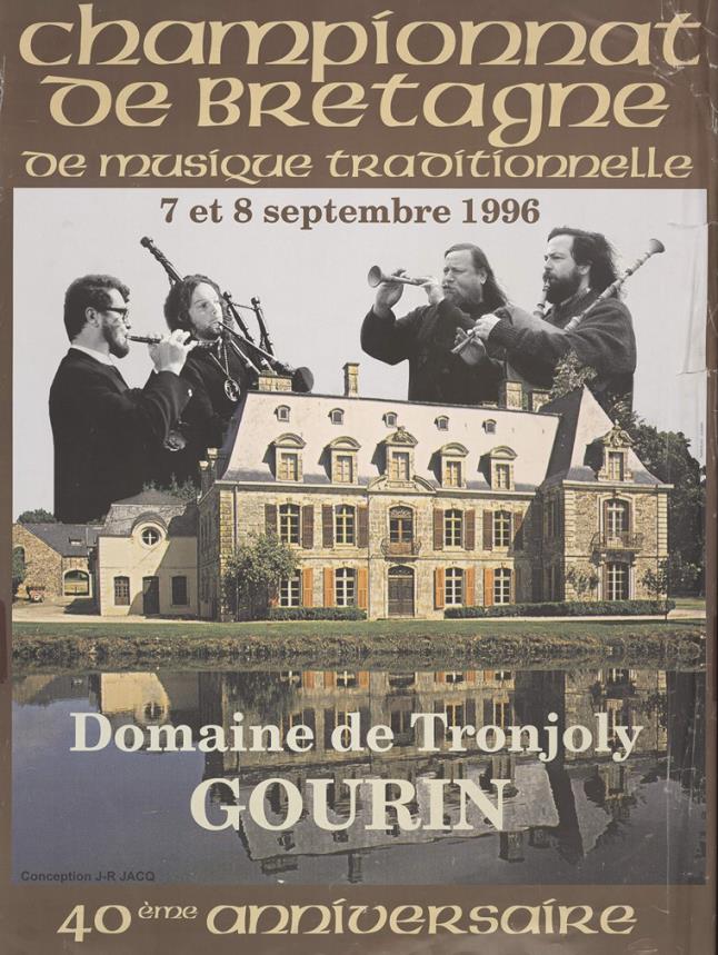 Championnat de Bretagne de musique traditionnelle, affiche du 40ème anniversaire à Gourin en 1996. Coll. Dastum (p-002545). Le championnat de Bretagne des sonneurs par couple est désormais l’une des composantes du « Championnat de Bretagne de musique traditionnelle ». Des concours musicaux ont été créés, qui, durant tout un week-end, alternent avec concerts et spectacles. Le quarantième anniversaire du championnat, en 1996, fut l’occasion de rassembler la plupart des couples champions sacrés depuis 1956, dont ceux formés de Youenn Sicard et d’Alan Cochevelou-Stivell ou encore de Jean Baron et de Christian Anneix, qu’on peut reconnaître sur cette affiche.