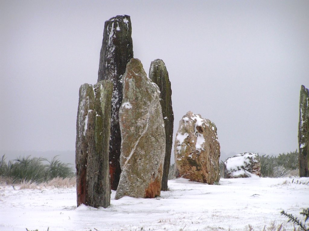 :  Alignements du Moulin sous la neige. Crédit : photo CPIE Val de Vilaine - Aurore Leroux