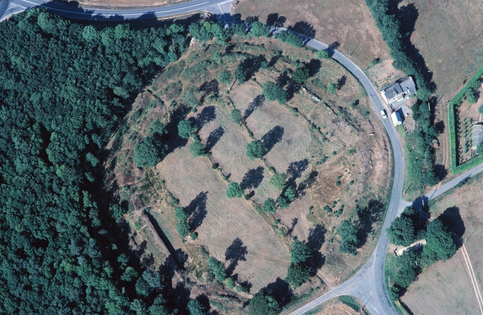 Bird’s eye view of the Péran settlement – photography by Maurice Gautier/Philippe Guigon