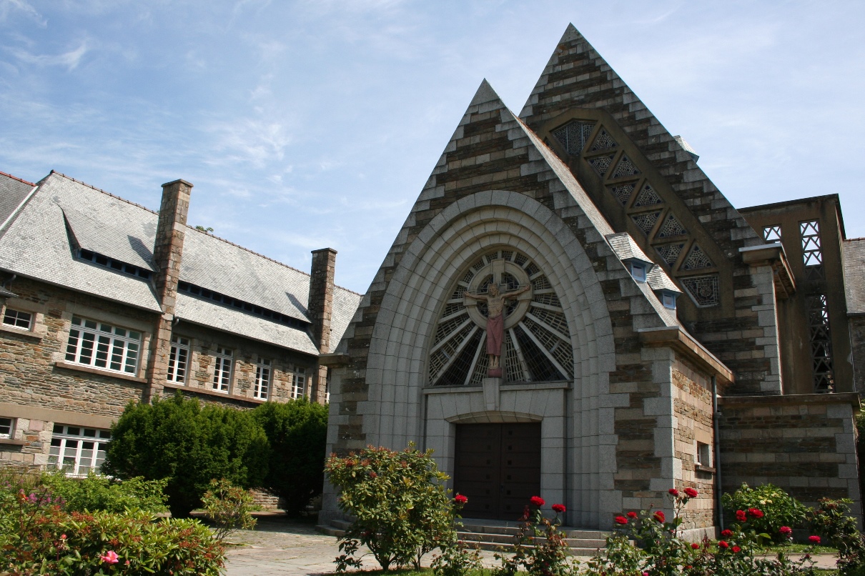 Le porche d’entrée de la Chapelle Saint-Joseph de Lannion - photo Philippe Carvou