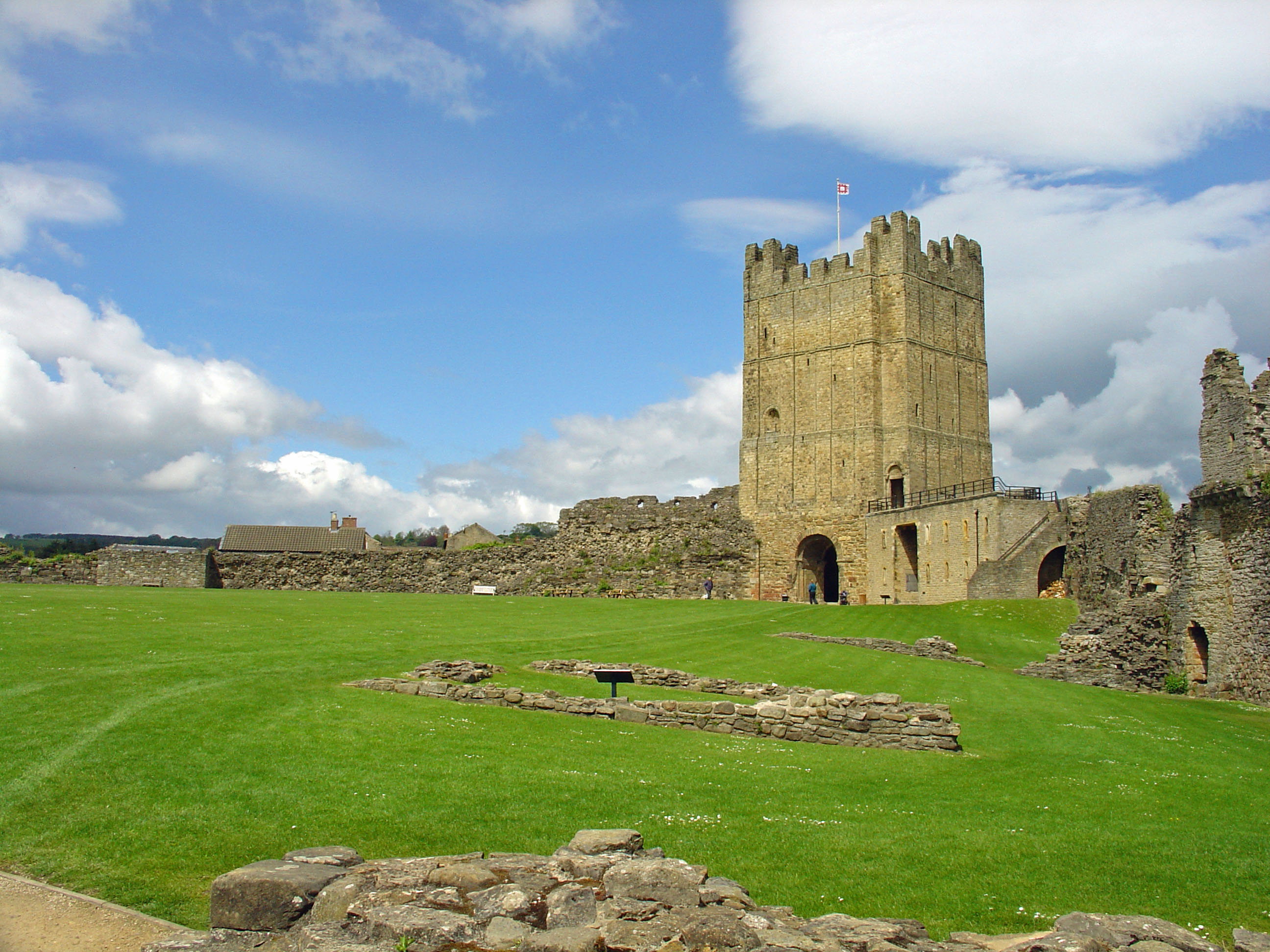 The Tower of Richmond Castle - Dylan Moore 2009 CC BY-SA 3.0