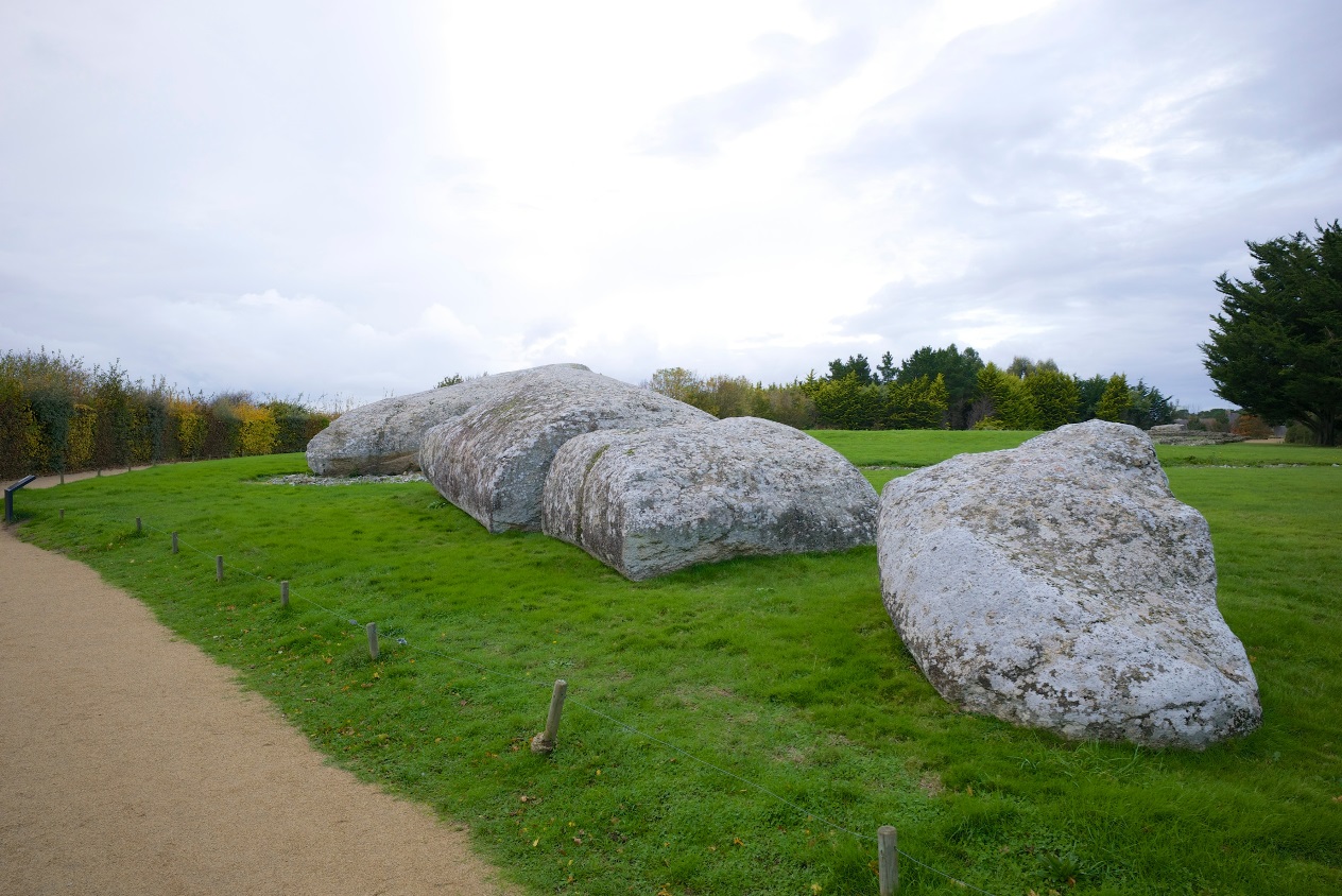 Le Grand Menhir brisé d’Er Grah -Locmariaquer. Le plus grand menhir connu, il faisait 18 m de hauteur. Photo : Philippe Gouezin.