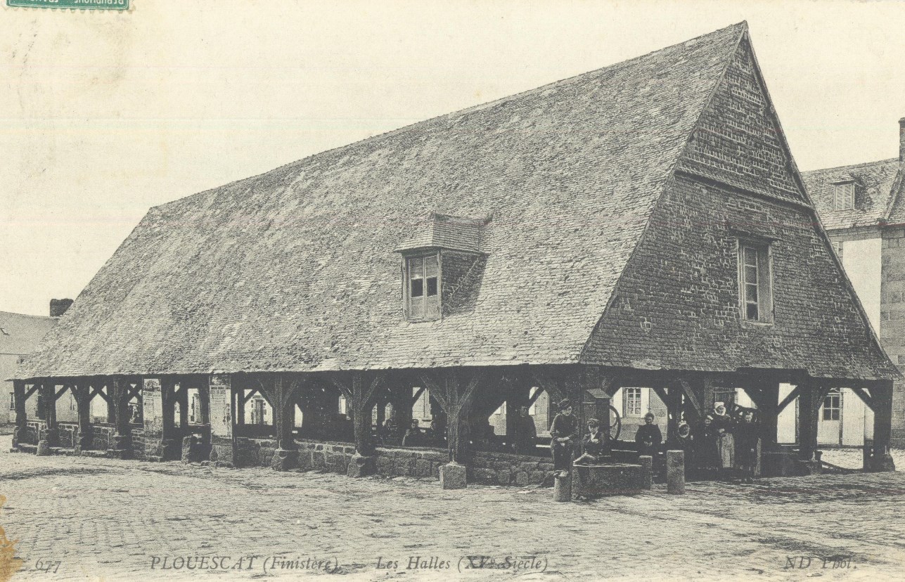 Plouescat (29), Les halles, cœur économique de la cité, Col. part.