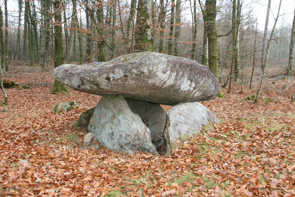 Taol-maen didrepas ar Roc’h-Du (Ar Chapel-Nevez, 56). Aotre gant Philippe Gouzin