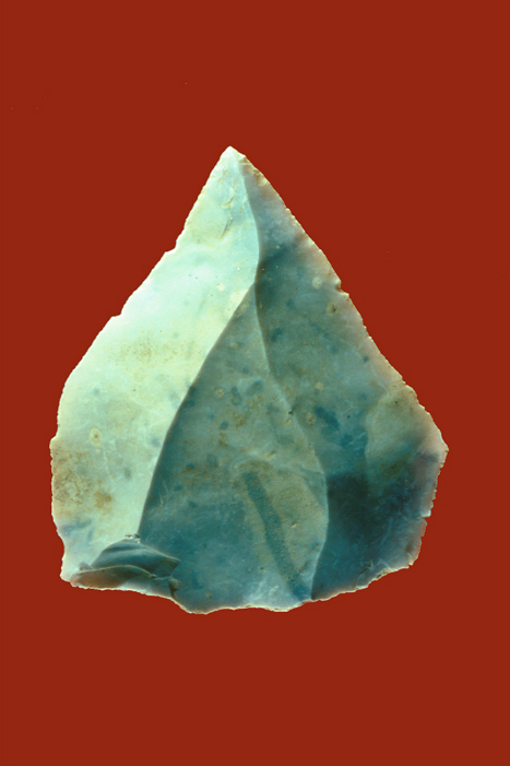 Piégu, pointe Levallois en silex taillé - CNRS/UMR6566 J.L. Monnier Piégu, pointe Levallois en silex taillé - CNRS/UMR6566 J.L. Monnier