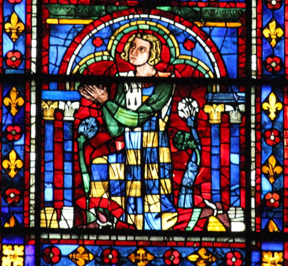 Verrine l°122 dessour la rôze d'abâs de l'egllize-mere Notere-Dame de Chartres, su qhi q'ét erperzentë Pierre de Dreux, ene cote en damier de blleu de perse e d'ôr ao franc-cartier d'armines su l'côrp. Qerdit : Jean-Yves Cordier-www.lavieb-aile.com.