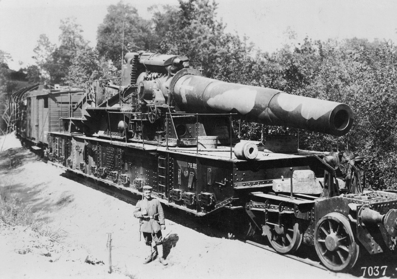 Transport d’un obusier « Grosse Bertha ». Gallica / Bibliothèque nationale de France. 